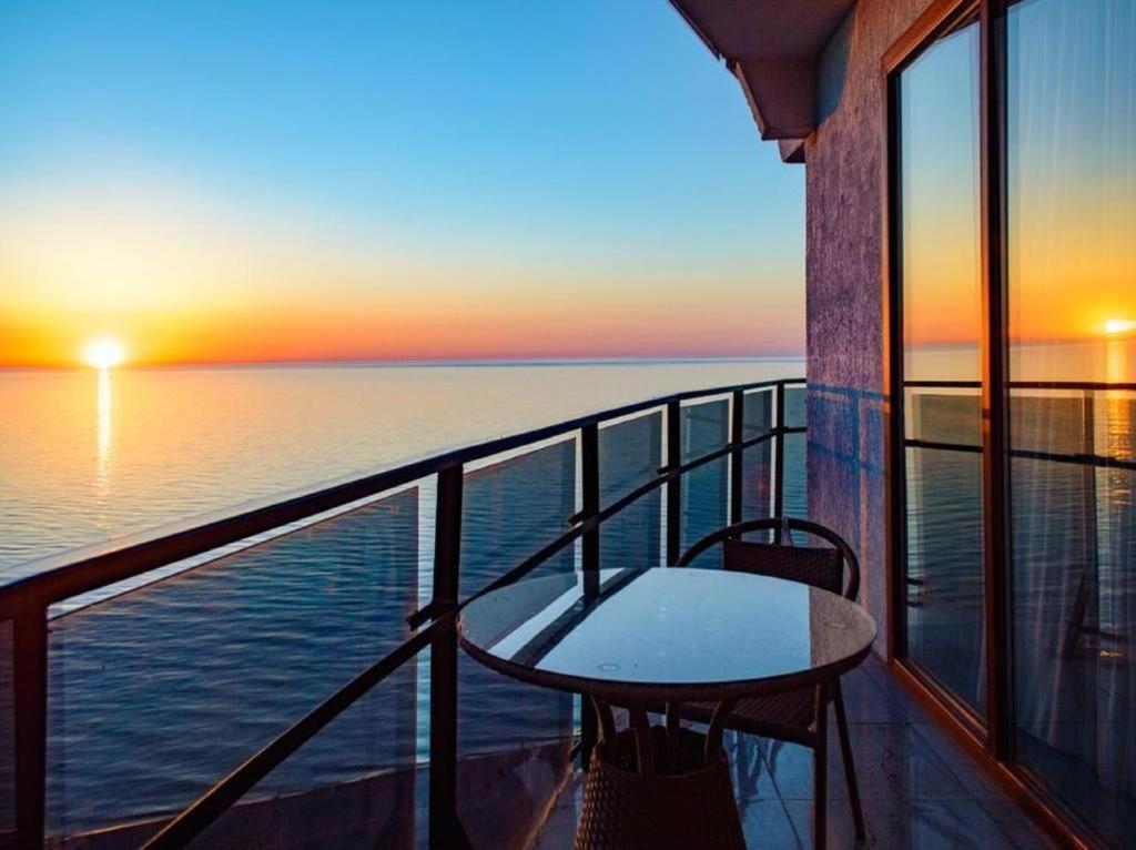 Tower Apartments Батуми Екстериор снимка