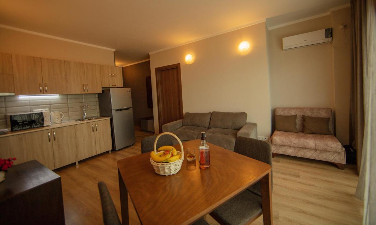 Tower Apartments Батуми Екстериор снимка