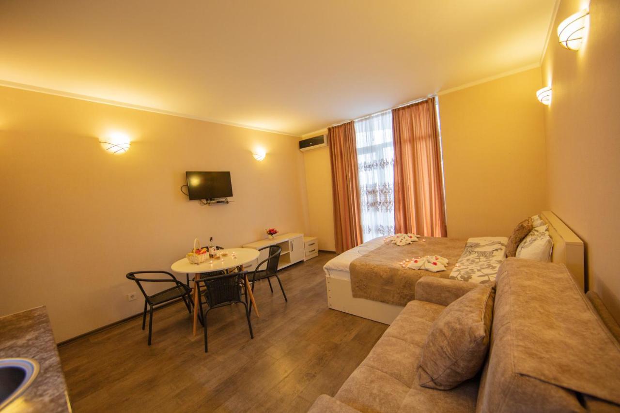 Tower Apartments Батуми Екстериор снимка