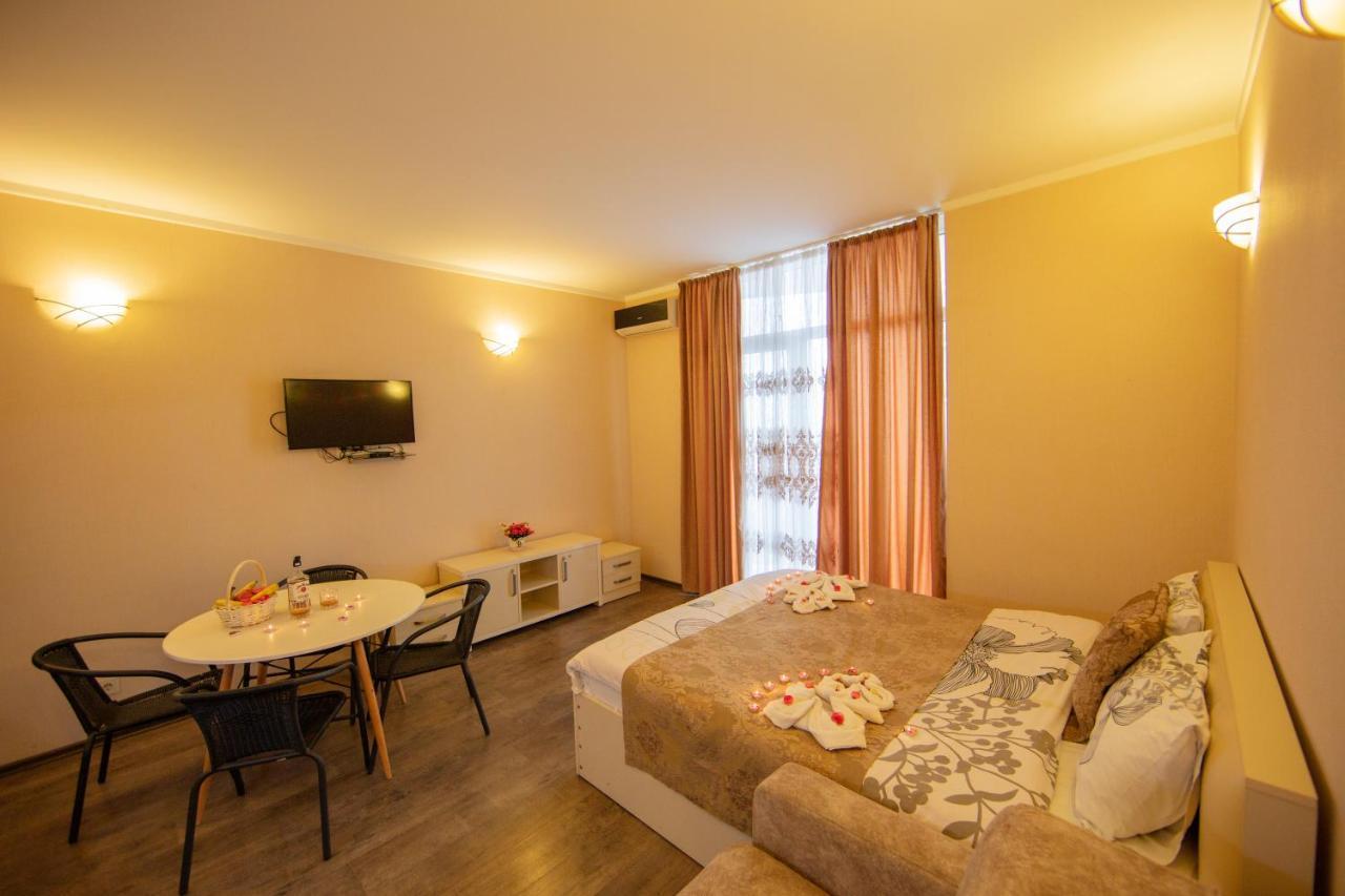 Tower Apartments Батуми Екстериор снимка