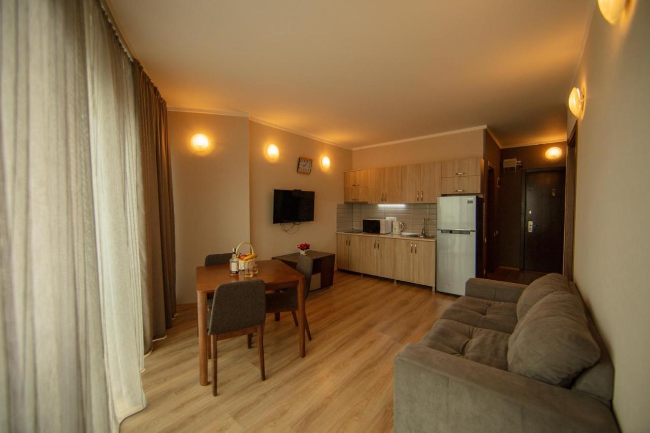 Tower Apartments Батуми Екстериор снимка