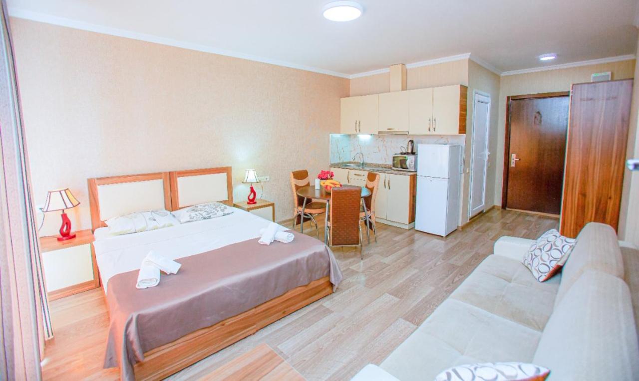 Tower Apartments Батуми Екстериор снимка
