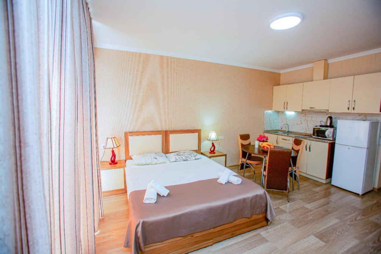 Tower Apartments Батуми Екстериор снимка